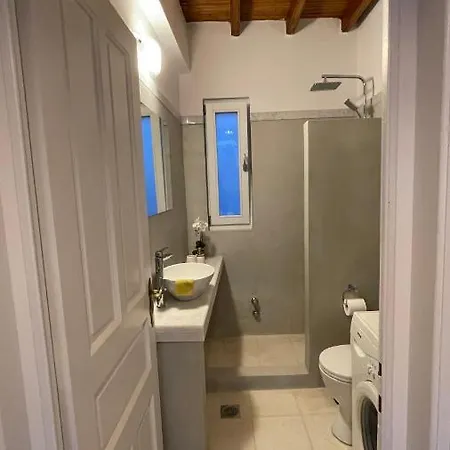 Anthoula Paros